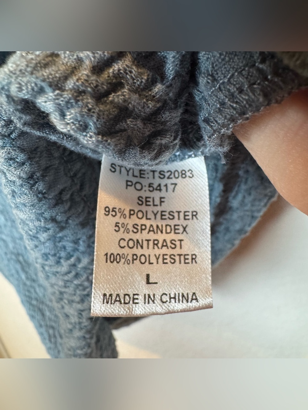 GiGio USA Women’s Blue Texture Knit Ruffle V-Neck Sleeveless Blouse Size Large - Picture 7 of 12
